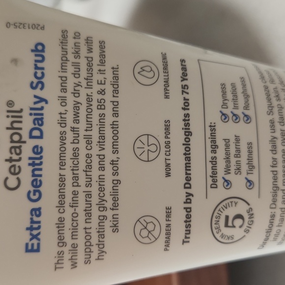Cetaphil Extra Gentle Daily Scrub - Picture 3 of 3
